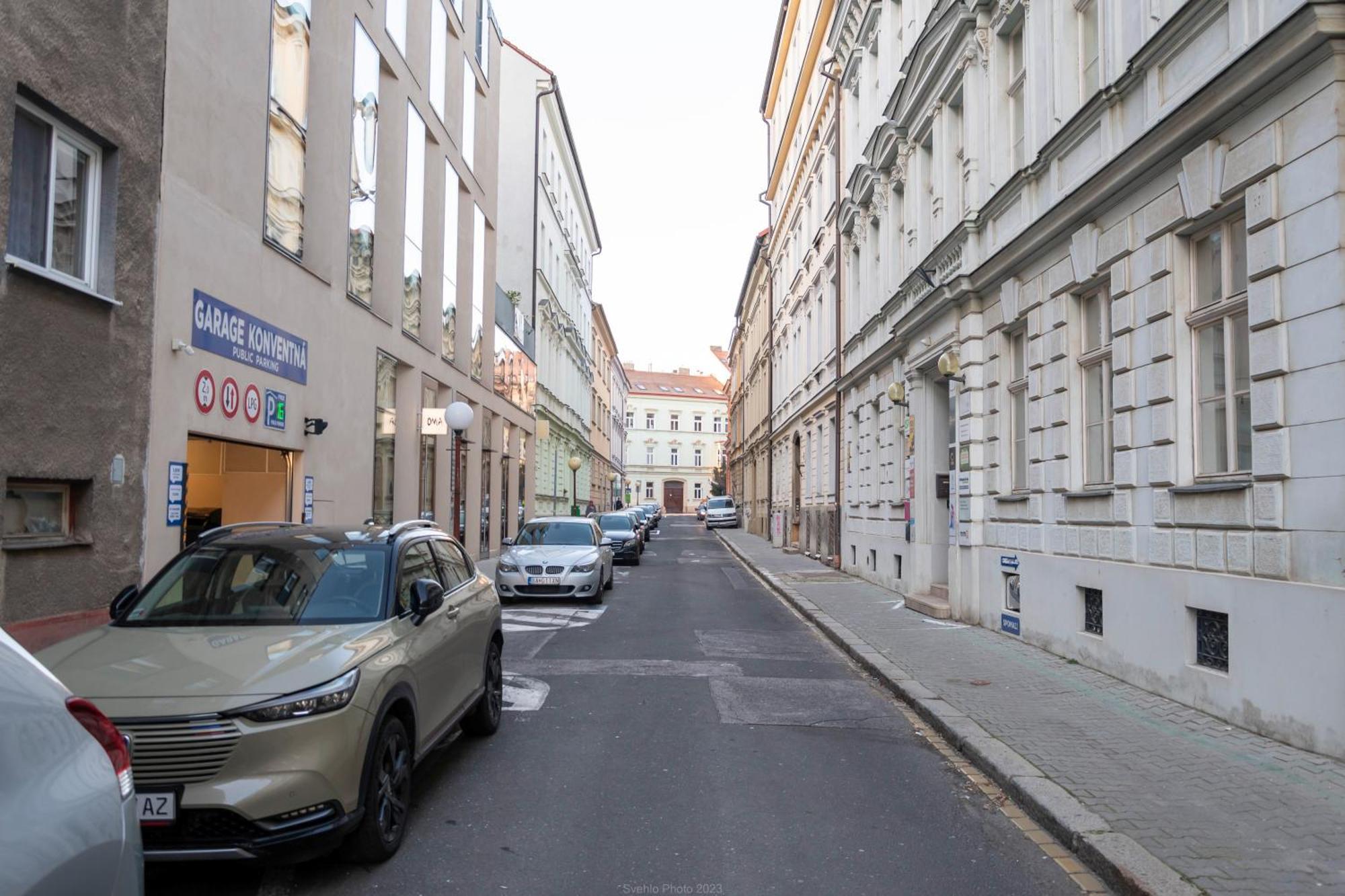 Double-Tree Apartment By A&M Bratislava Buitenkant foto